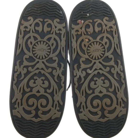 Uggs boots size 10 - Picture 5 of 10